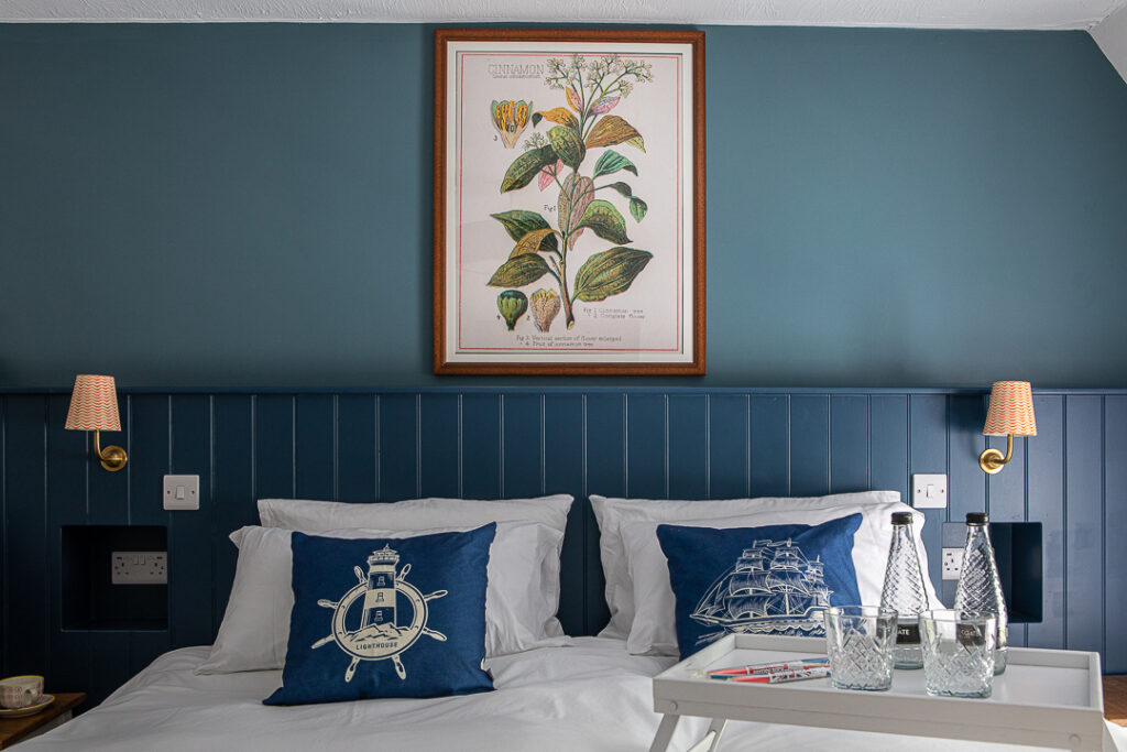 spice ship large bedroom bed